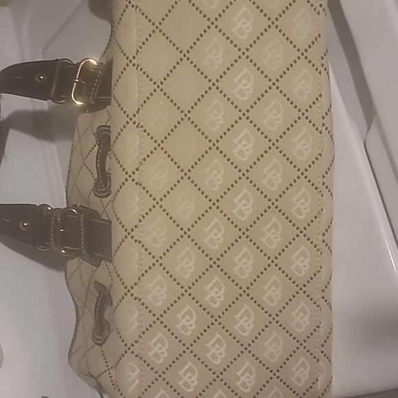 Dooney &Bourke purse - Picture 3 of 4